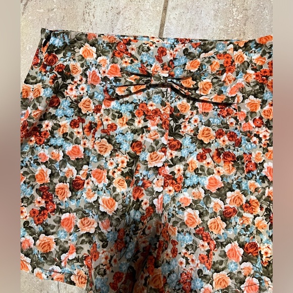 ❤️❤️LIKE NEW -MONTEAU LOS ANGELES SUPER CUTE FLORAL SHORTS SZ M❤️❤️ - Picture 6 of 11